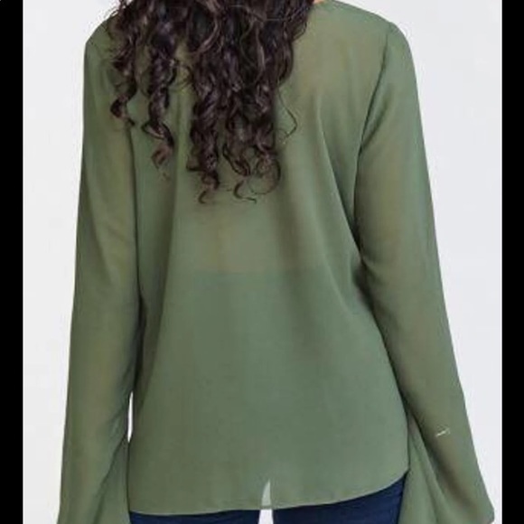 NWT show me your Mumu the zuko bell sleeve top XS - Picture 2 of 5